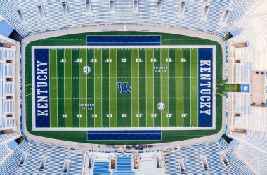 Lexington, Kentucky, 25 Temmuz 2020 Kentucky 'deki Kentucky Üniversitesi' nin Kroger Field futbol stadyumunun tepeden tırnağa görüntüsü.