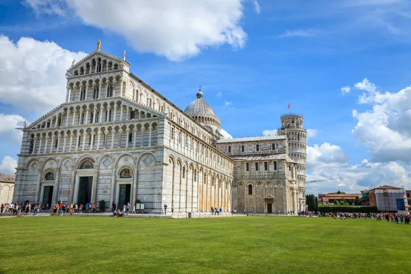 Pisa Italien September 2015 Berühmte Piazza Dei Miracoli Kathedralenplatz Pisa lizenzfreie Stockfotos