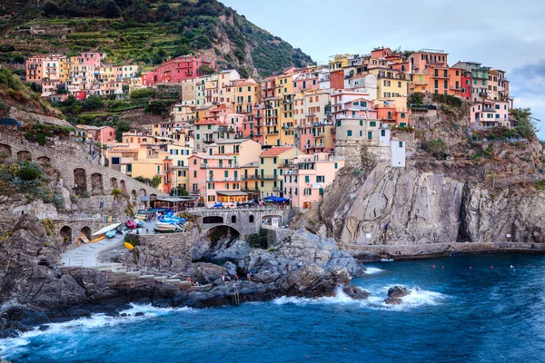 Günbatımından Sonra Manarola Köyünün Yanındaki Cinque Terre Ulusal Parkı Sahil — Stok fotoğraf