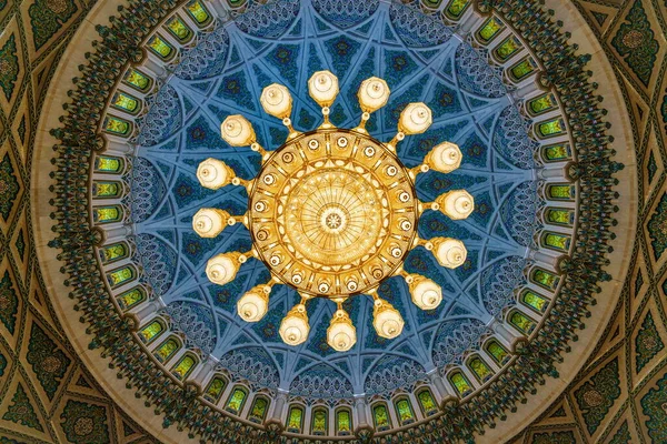Mascate Omã Dezembro 2016 Lustre Sala Oração Principal Grande Mesquita — Fotografia de Stock