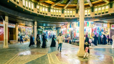 Muscat, Umman, 3 Aralık 2016: Muscat Umman 'ın en büyük pazarı Mutrah Souk' ta alışveriş