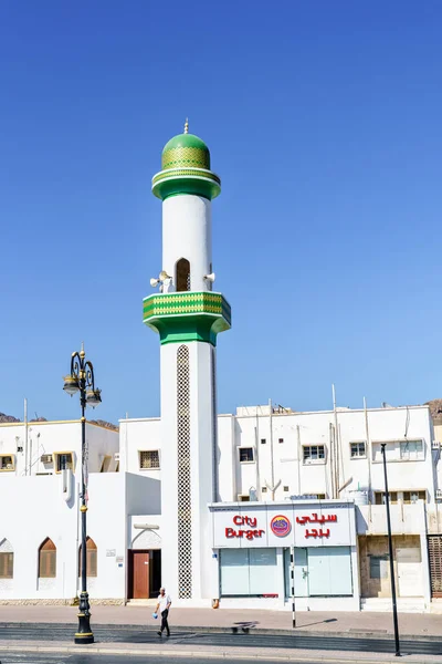 Muscat Oman Grudnia 2016 Mały Meczet Muscat Oman Obok Restauracji — Zdjęcie stockowe