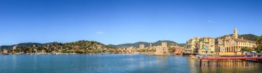 İtalyan Rivierası 'ndaki Rapallo kasabasının panoramik manzarası