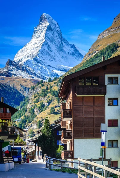 Ένας Δρόμος Στο Ελβετικό Θέρετρο Της Πόλης Zermatt Θέα Matterhorn — Φωτογραφία Αρχείου