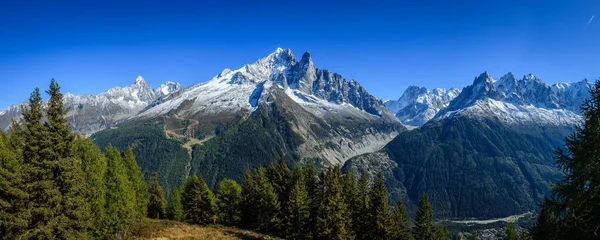 Vedere Panoramică Aiguille Dru Dru Munților Înconjurători Din Alpii Francezi — Fotografie, imagine de stoc