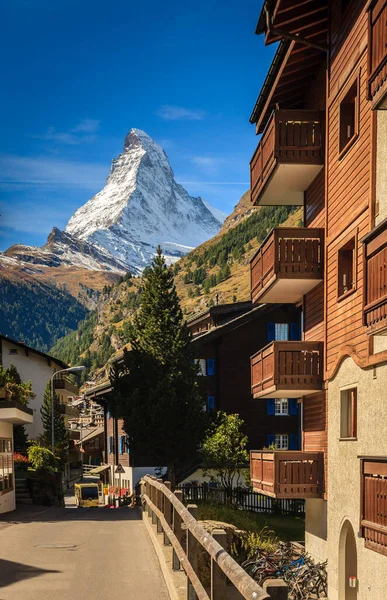 Ένας Δρόμος Στο Ελβετικό Θέρετρο Της Πόλης Zermatt Θέα Matterhorn — Φωτογραφία Αρχείου