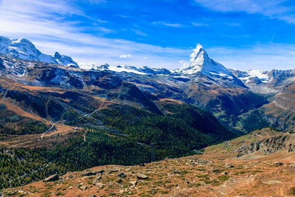 Vista Panorámica Del Famoso Pico Alpino Matterhorn Cerca Ciudad Turística — Foto de Stock