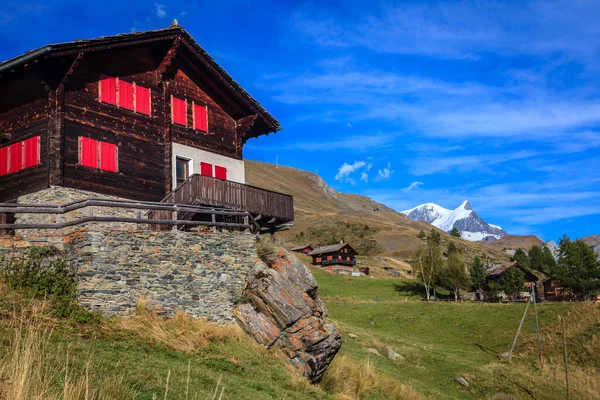 Traditionellt Hus Nära Zermatt Schweiz — Stockfoto