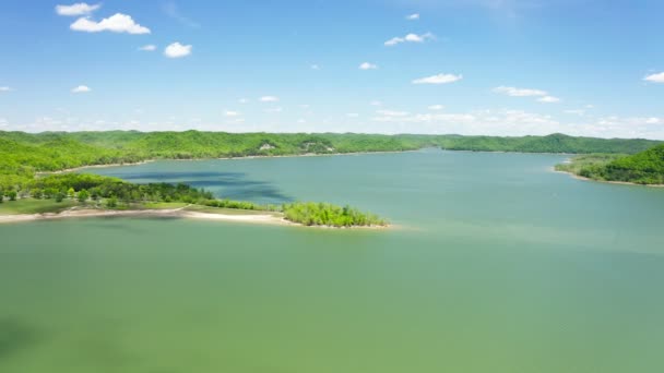 Όμορφη Εναέρια Άποψη Του Σπηλαίου Run Lake Στο Κεντάκι — Αρχείο Βίντεο