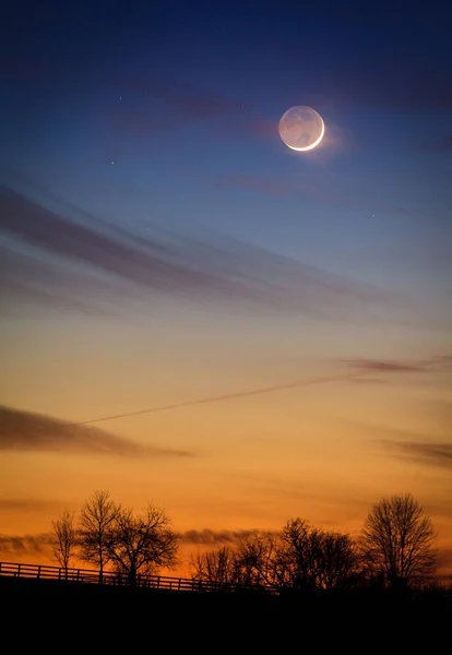 Vista Panorámica Luna Creciente Joven Sobre Kentucky Rural — Foto de Stock