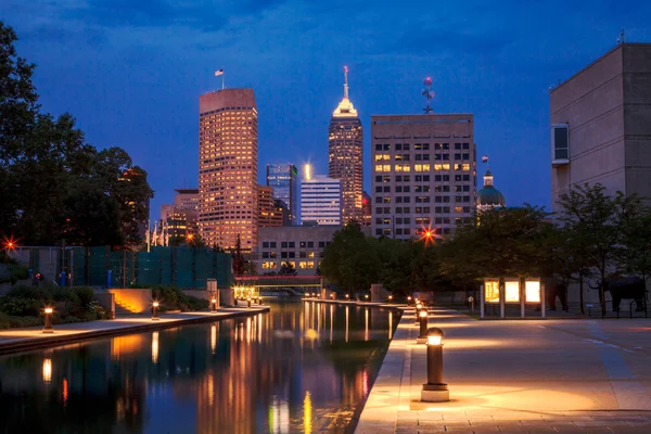 Indianapolis skyline w nocy — Zdjęcie stockowe