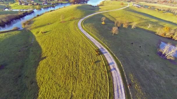 Granja y barrio residencial en kentucky — Vídeos de Stock