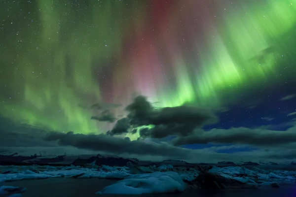 Luces boreales sobre laguna de Jokulsarlon —  Fotos de Stock