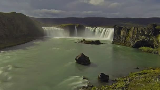 Godafoss vodopád — Stock video