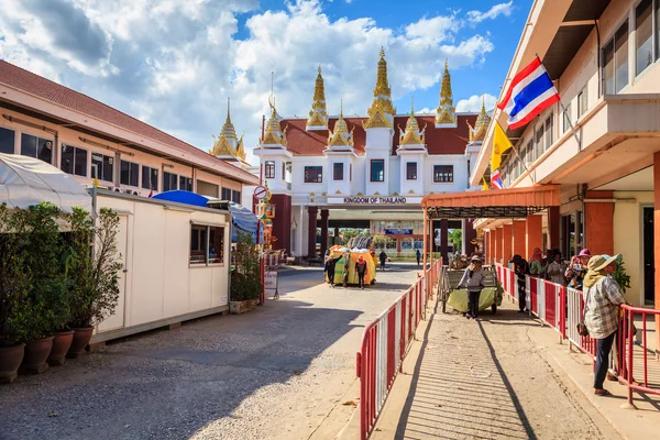 Border crossing between Thailand and Cambodia — Stock Photo, Image