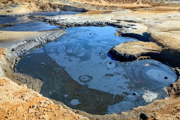 Piscina de lama fervente em Hverir — Fotografia de Stock