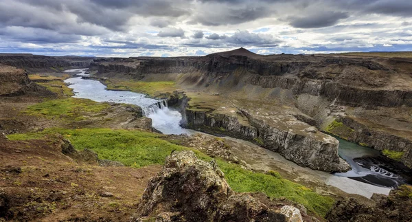 Hafragilsfoss 冰河 Fjollum 河上的瀑布 — 图库照片