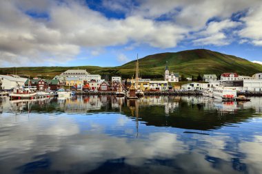 Husavik Harbor sakin sabah