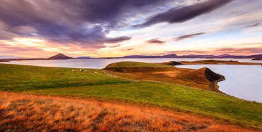 Lake Myvatn gün batımında