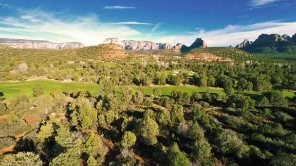 Vue aérienne d'un terrain de golf — Video