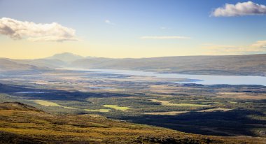 bir fiyort ve dağlar Doğu İzlanda