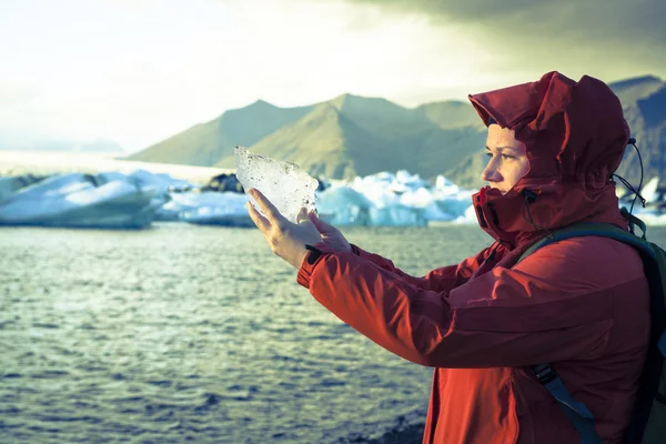 Woman is holding a piece of ice — Stock Photo, Image