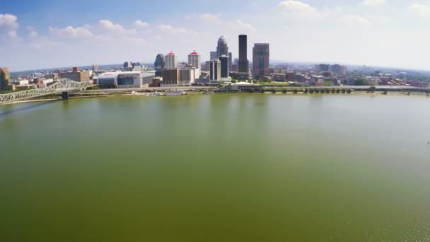 Louisville skyline and the Ohio River — Stock Video