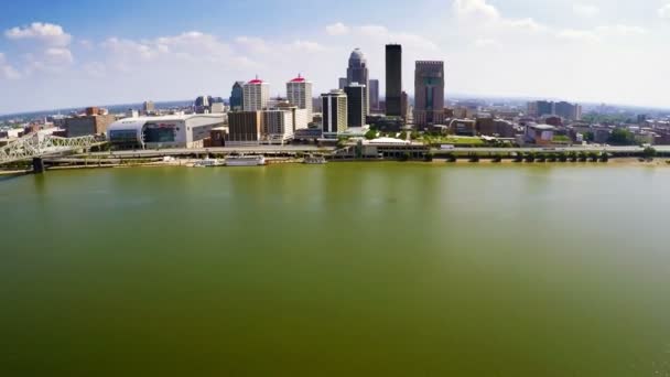 Louisville skyline and the Ohio River — Stock Video