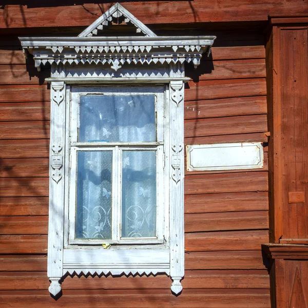 Tradicional antiga fachada da casa russa — Fotografia de Stock