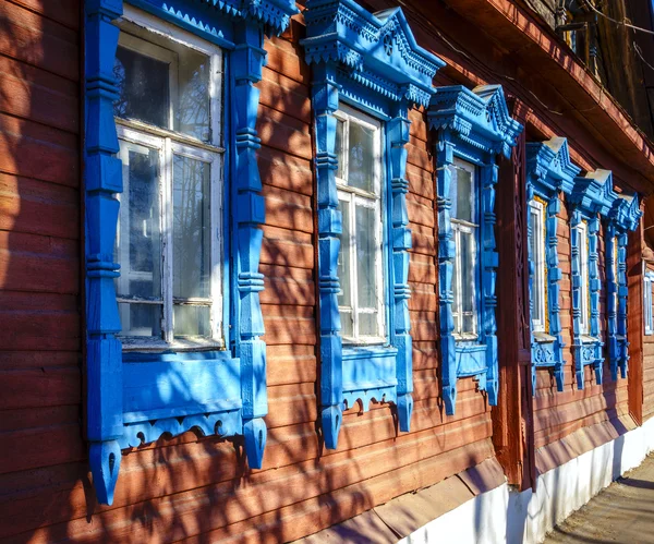 Традиційний фасад будинку старої російської — стокове фото