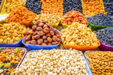 Kurutulmuş meyve ve fındık ile karşı