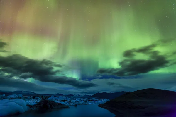 Aurora boreale sulla laguna di Jokulsarlon — Foto Stock