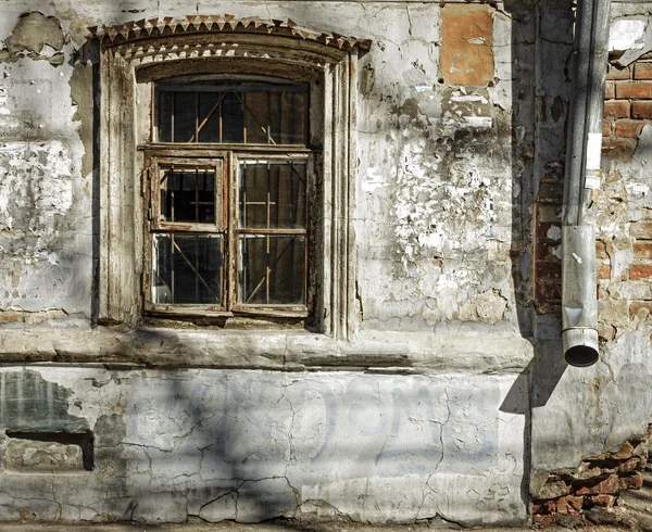 Fragment of an old rundown building — Stock Photo, Image