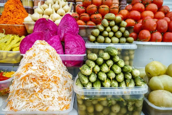 Pickled vegetables for sale at a farmers market — Stock Photo, Image