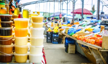 Kavanoz bal üstünde belgili tanımlık sayaç ile