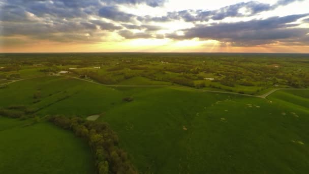 Kentucky platteland in de buurt van Georgetown — Stockvideo