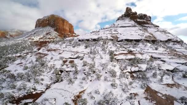 塞多纳在雪下的红色岩石 — 图库视频影像