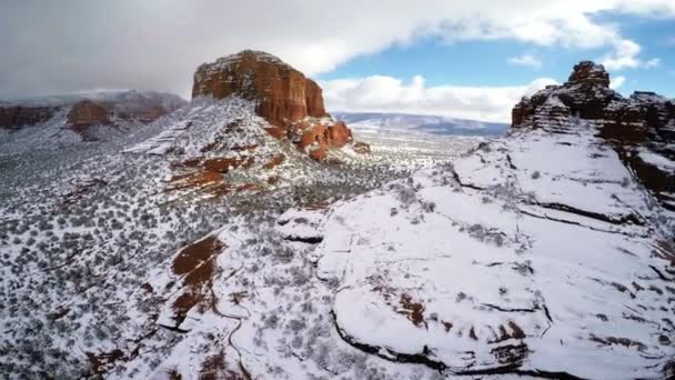 塞多纳在雪下的红色岩石 — 图库视频影像