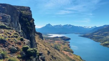 Patagonya, Şili 'deki Puerto Natales yakınlarında Sofya Gölü' nün (Lago Sofia) panoramik manzarası