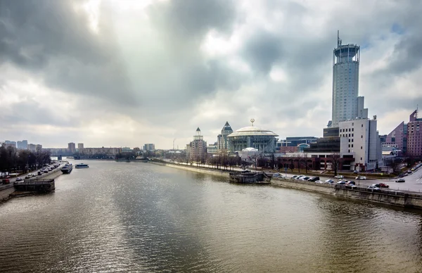 Moskova Nehri ile cityscape — Stok fotoğraf