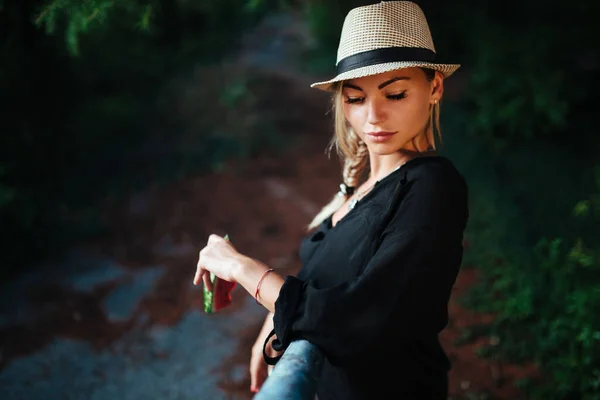 Beautiful Girl Hat Eats Watermelon Nature Park — Stockfoto