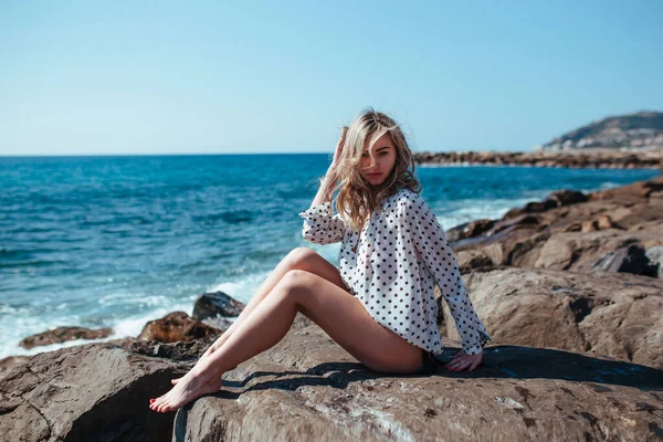 Girl White Blouse Sits Stones Sea — Stockfoto