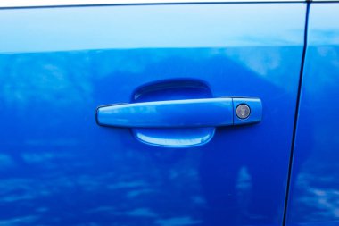 - Arabanın kapı kolu. Kullanılmış araba konsepti