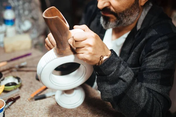 Male Artist Paints Ceramic Vase Cappadocia Dungeon — Stock Photo, Image