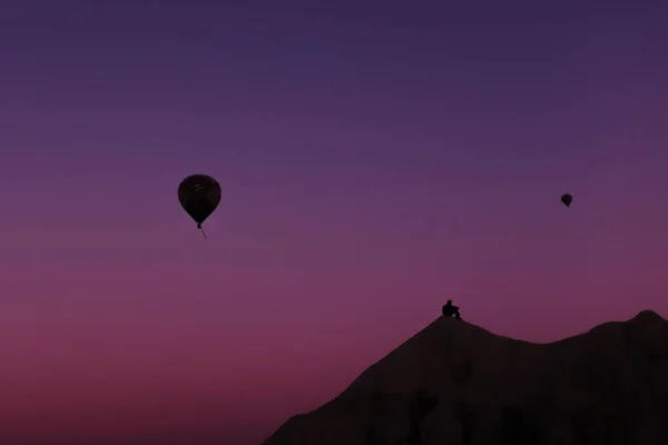 Silueta Hombre Hermosos Globos Amanecer Capadocia —  Fotos de Stock