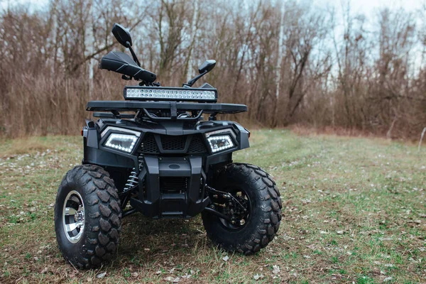 Negro Quad Bicicleta Sobre Hierba Verde Concepto Deporte Viajes — Foto de Stock