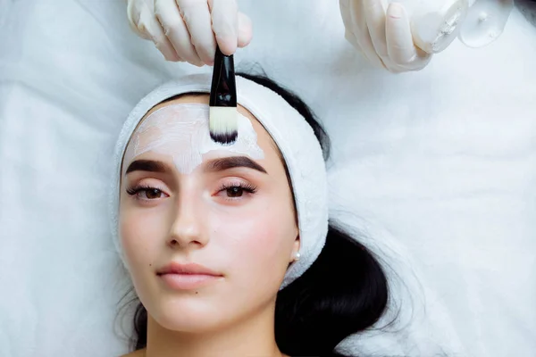 Gezichtsbehandeling Cosmetische Ingreep Spa Salon Procedure Voor Het Aanbrengen Van — Stockfoto