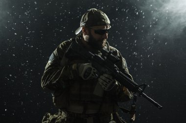 Bize ordu yağmurda asker
