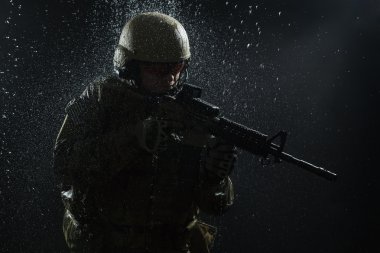 Bize ordu yağmurda asker