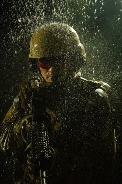 Bize ordu yağmurda asker